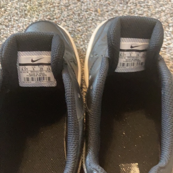 Does shoes have only been worn twice and they’re in great condition - Picture 6 of 8